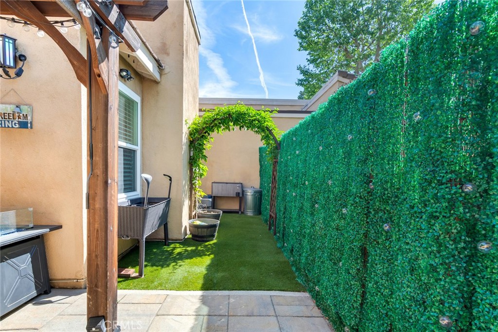 1182 Mountain Gate Road Upland, CA 91786 - Photo 20 of 25 Great outdoor space