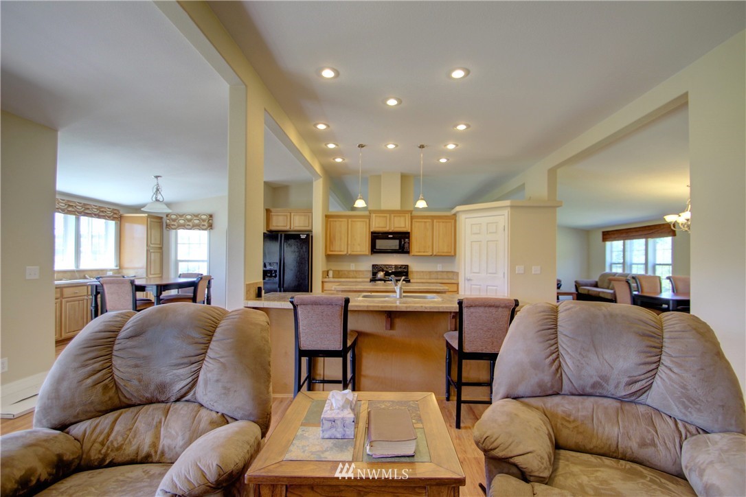 3758 North Hoffman Road Oak Harbor, WA 98277 - Photo 11 of 25 Gallery Image 11