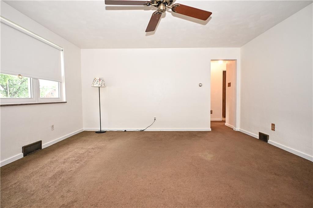 2105 Ridge Road McKeesport, PA 15135 - Photo 5 of 44