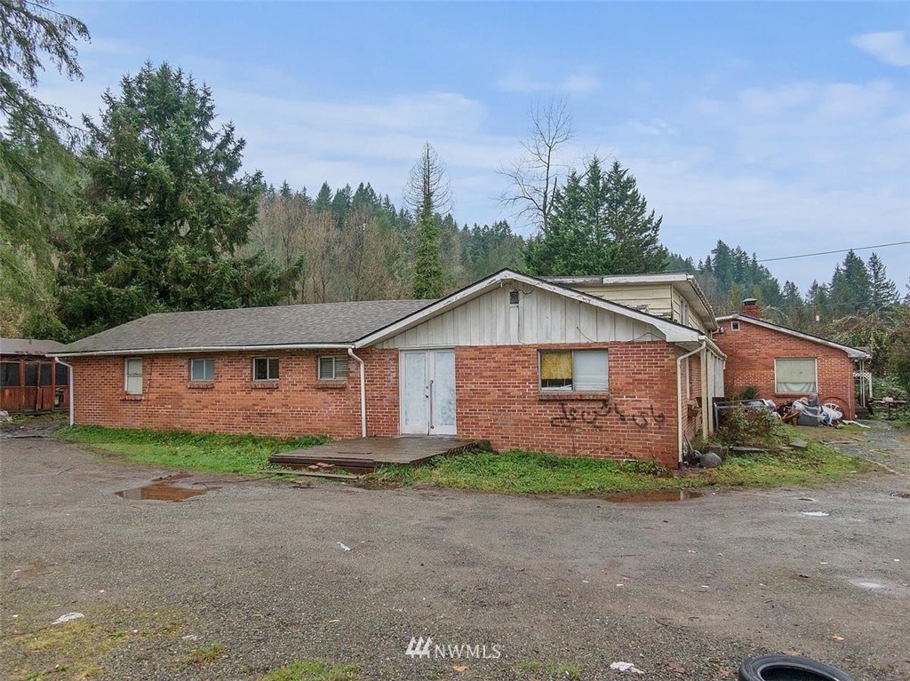 17849 Renton-Maple Valley Road Maple Valley, WA 98038 - Photo 2 of 33 front view of a house with a yard
