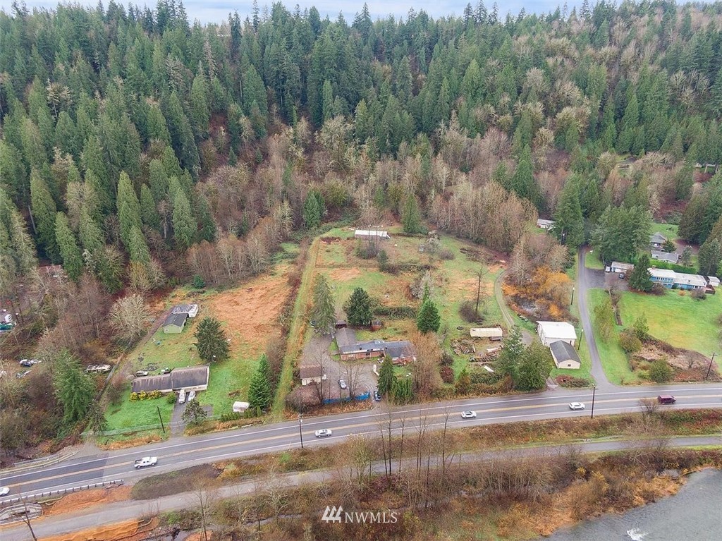17849 Renton-Maple Valley Road Maple Valley, WA 98038 - Photo 32 of 33 an aerial view of a houses with yard