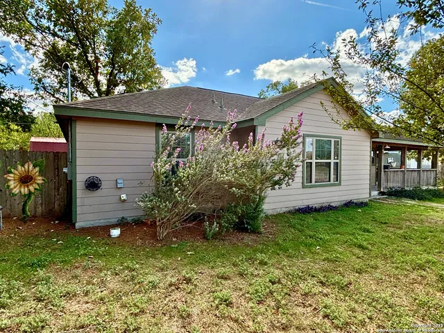 $280,000 | 128 Dunning Street, Gonzales, TX 78629