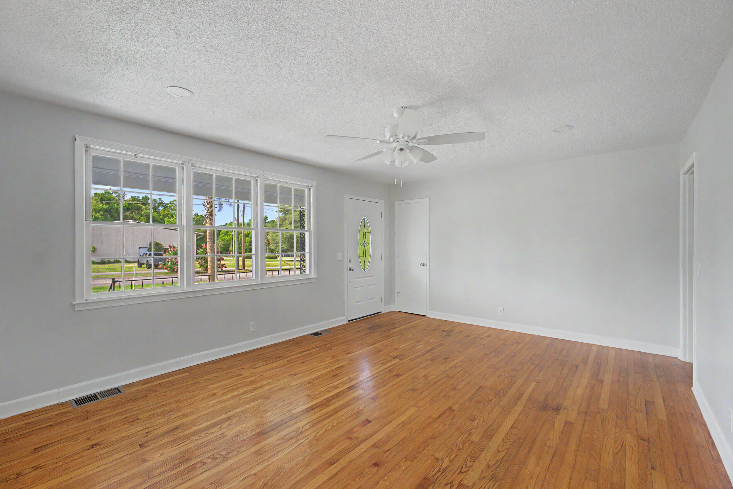 125 Aiken Street Springfield, SC 29146 - Photo 8 of 38