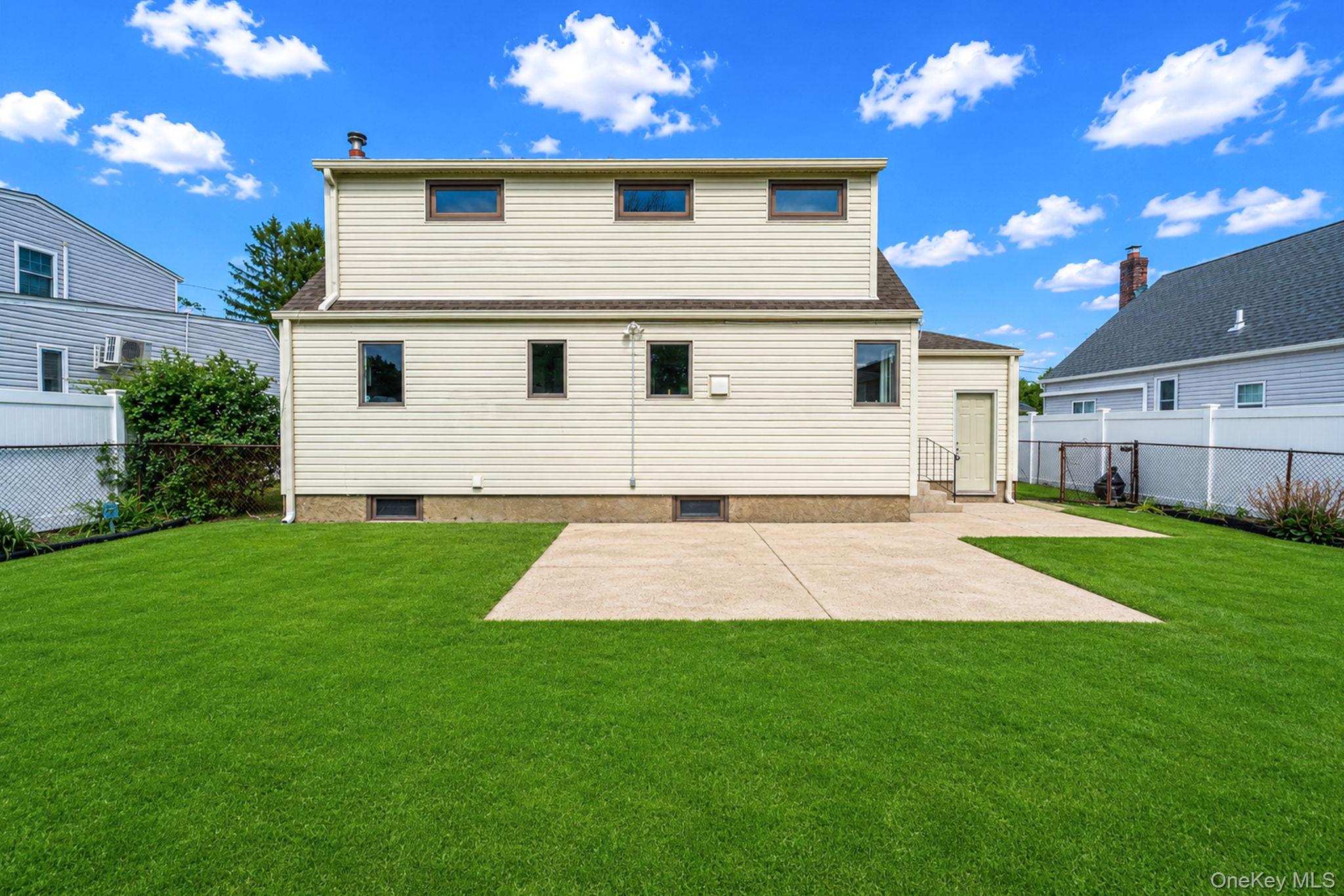 986 Cayuga Road West Hempstead, NY 11552 - Photo 5 of 22