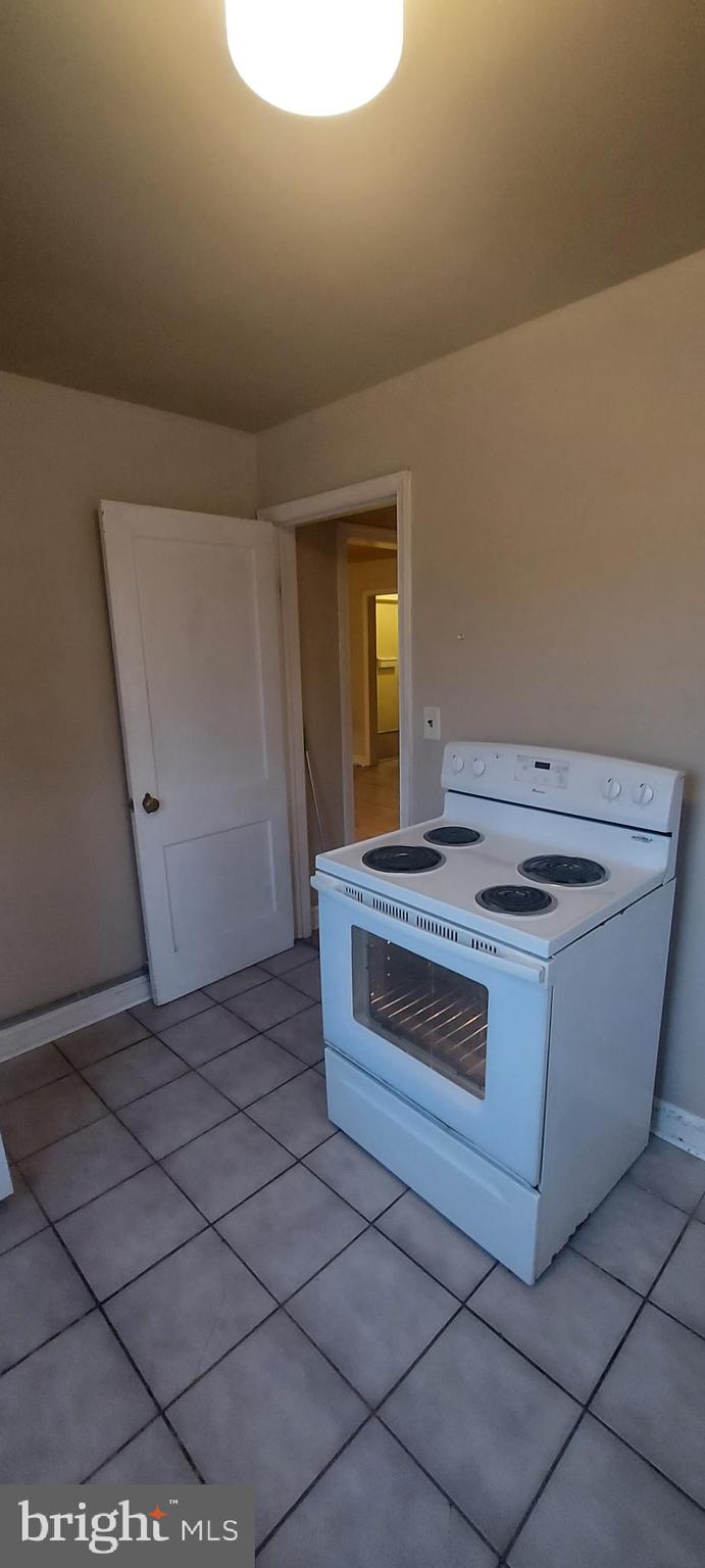 9863 Main Street, Unit 4 Damascus, MD 20872 - Photo 5 of 11 a stove top oven sitting inside of a kitchen