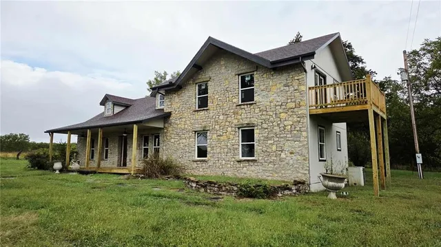 $455,000 | 17718 East 1700th Road, La Cygne, KS 66040