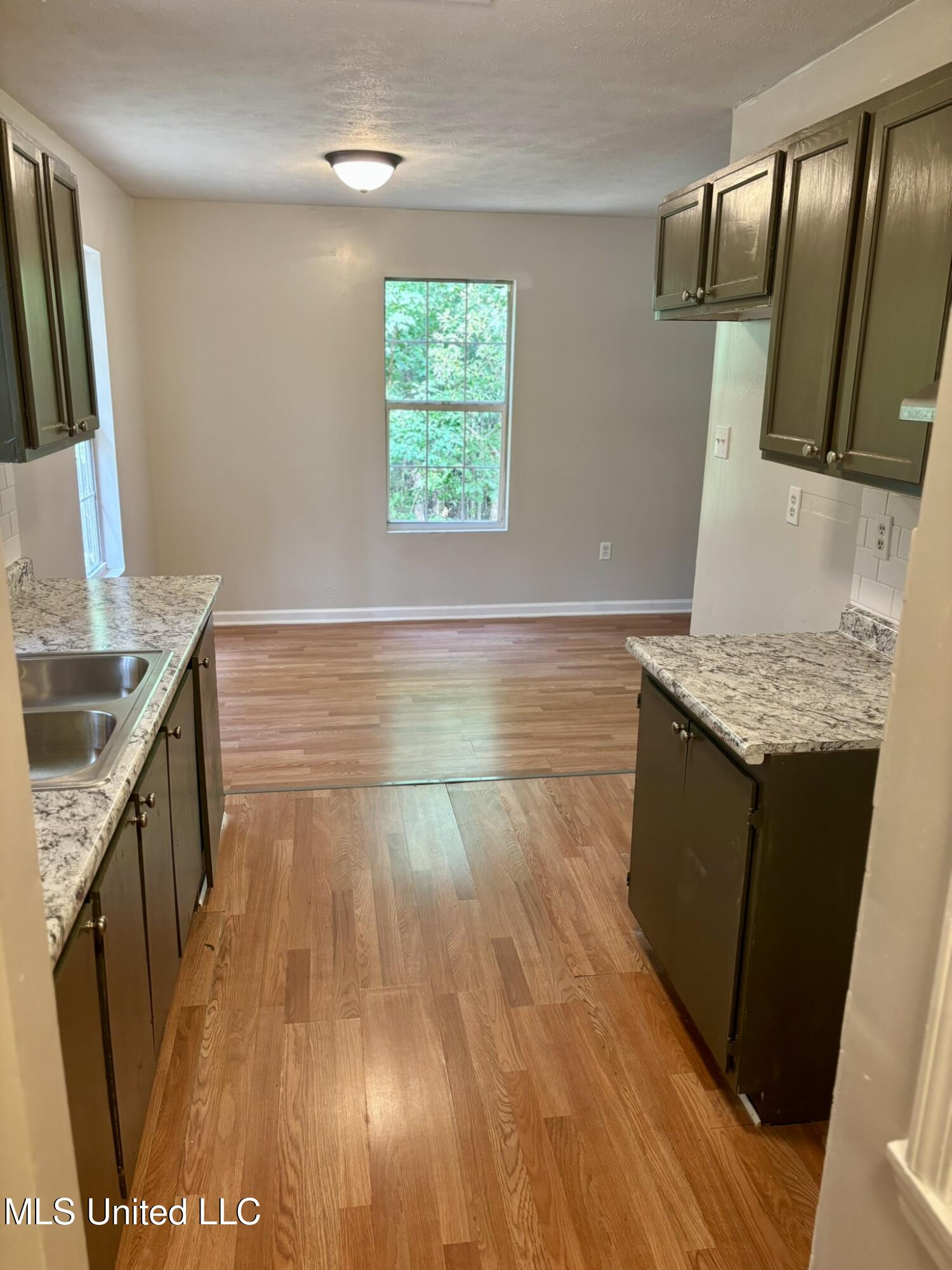 619 West Sunset Drive Brandon, MS 39042 - Photo 5 of 14 IMG_5123