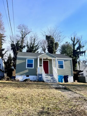 a front view of house with yard