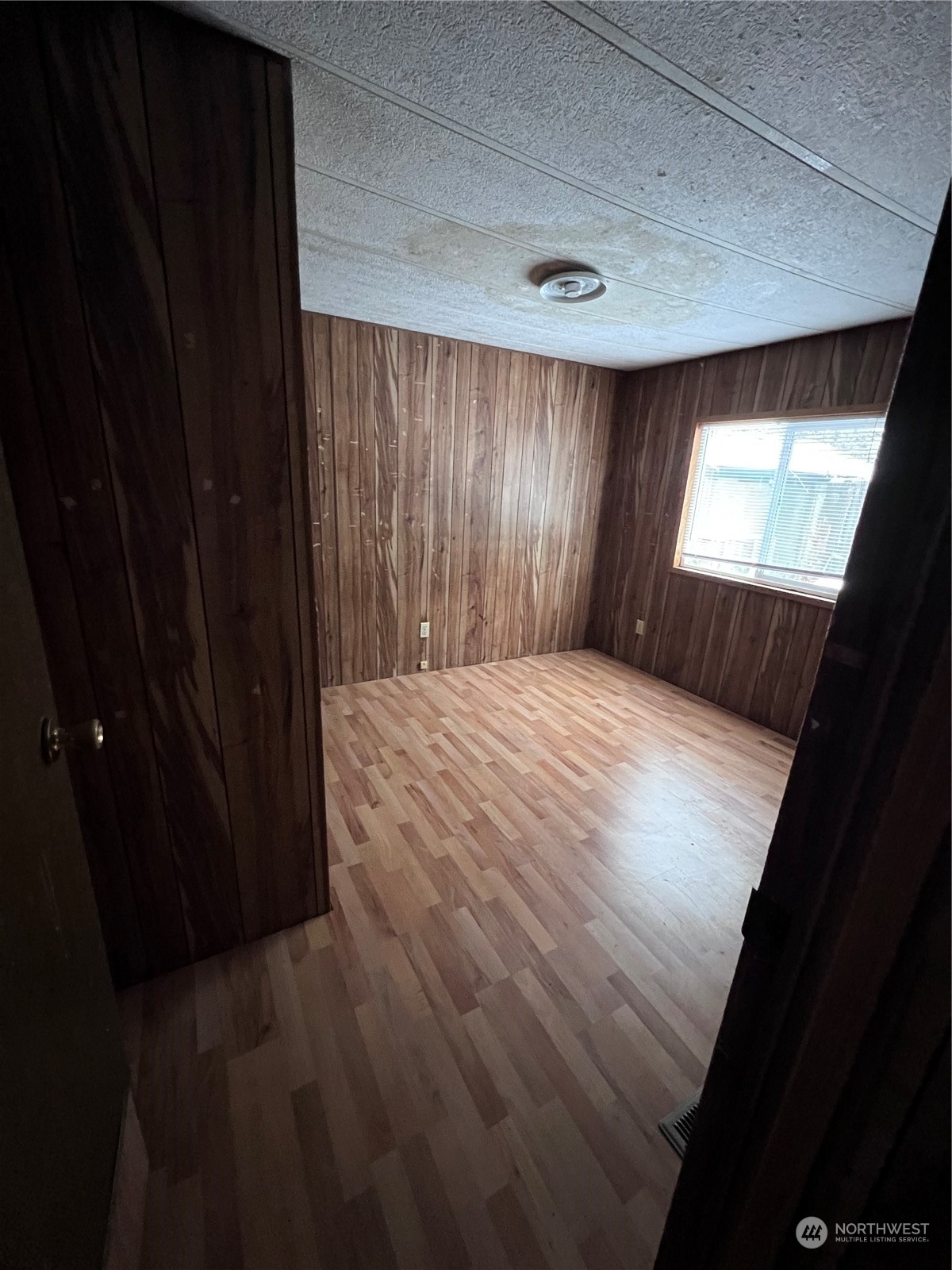 2408 Newberg Road Snohomish, WA 98290 - Photo 12 of 32 a bedroom with a bed and a window
