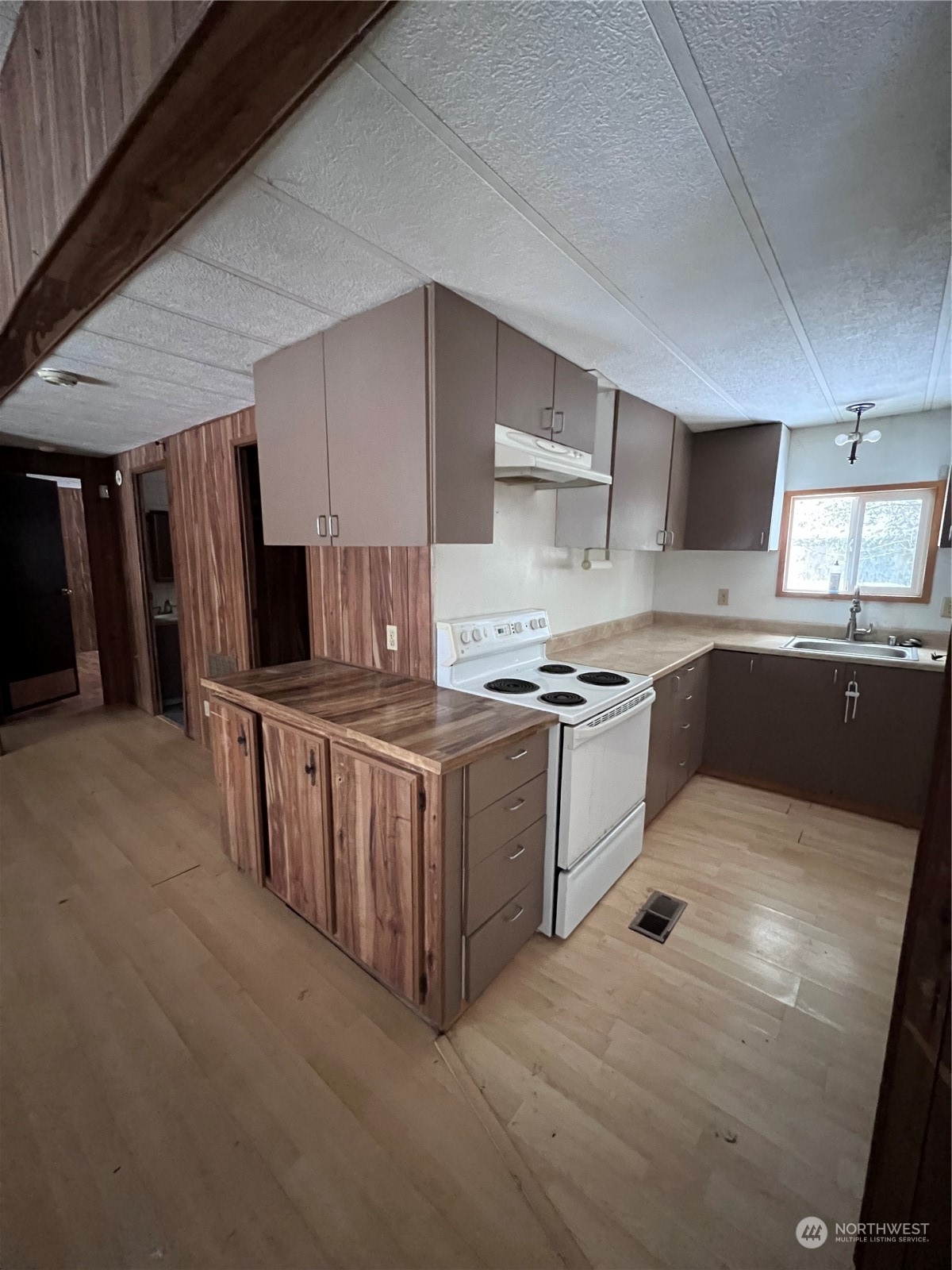 2408 Newberg Road Snohomish, WA 98290 - Photo 18 of 32 a large kitchen with stainless steel appliances kitchen island granite countertop a stove a sink and a microwave