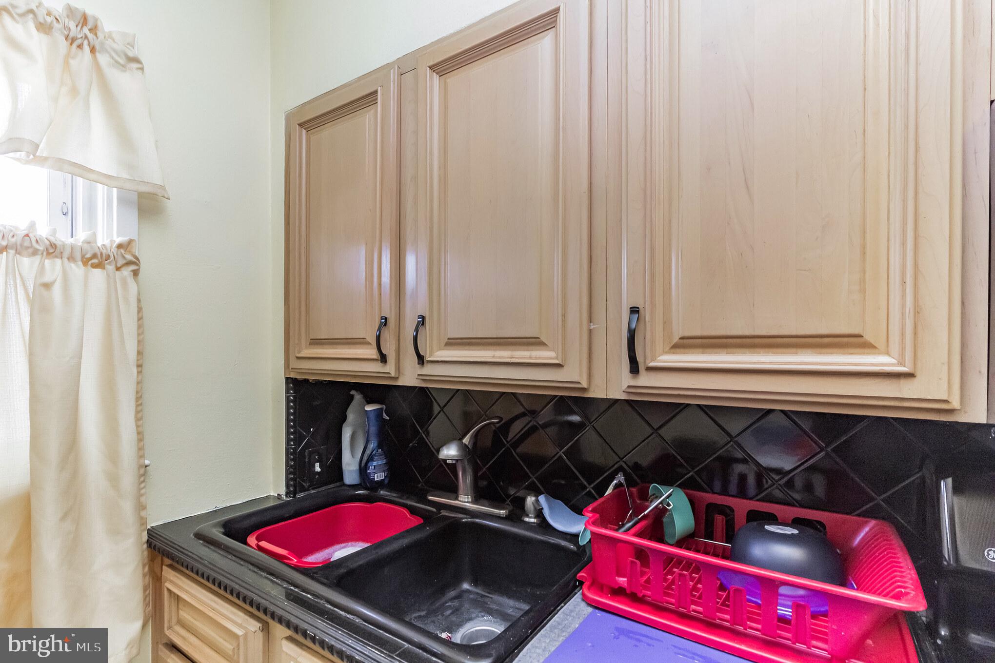 571 Brisbane Road Baltimore, MD 21229 - Photo 11 of 33