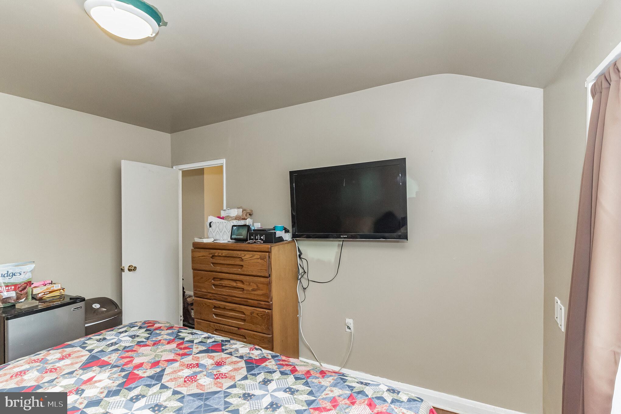 571 Brisbane Road Baltimore, MD 21229 - Photo 16 of 33