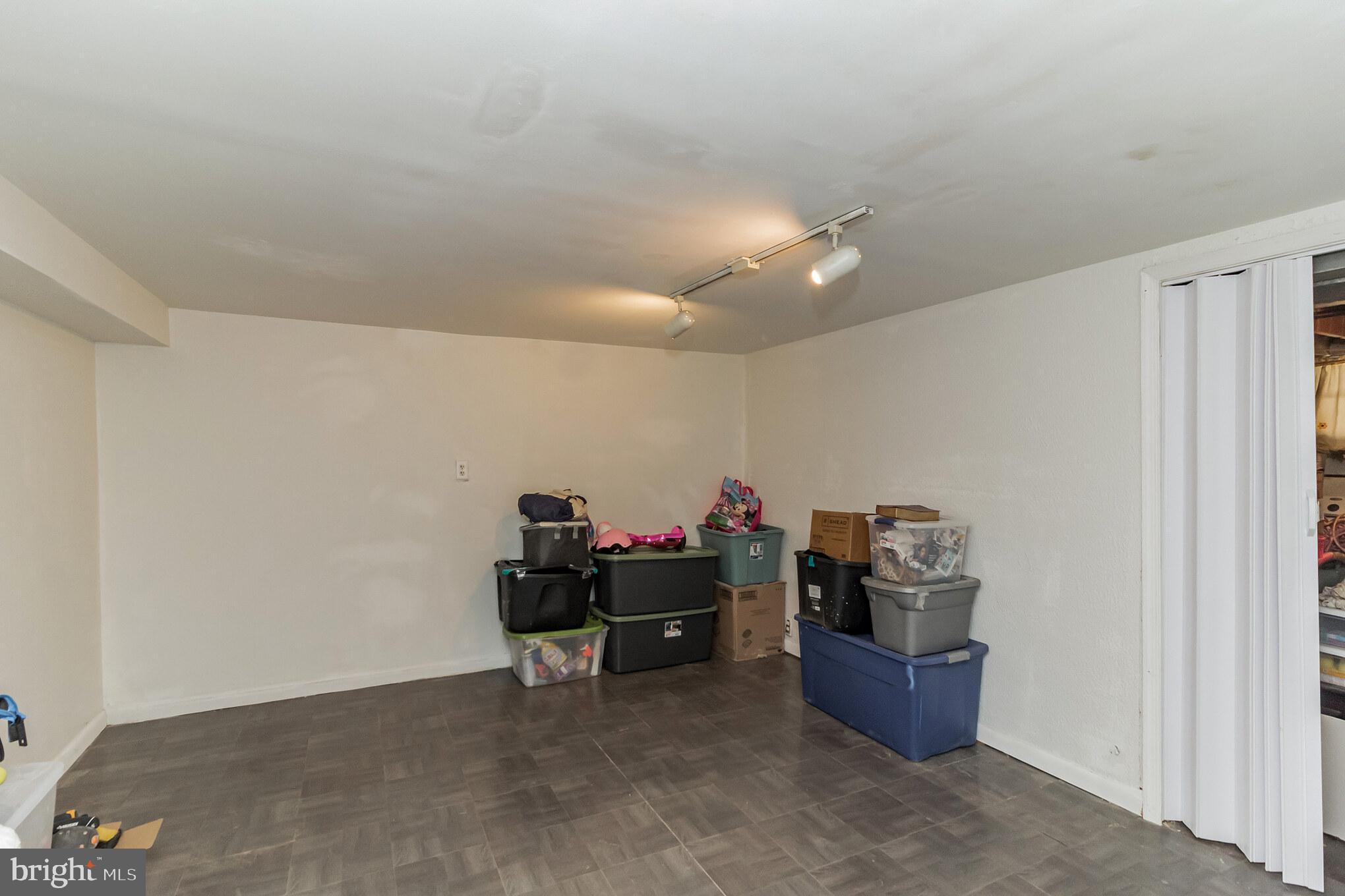 571 Brisbane Road Baltimore, MD 21229 - Photo 26 of 33