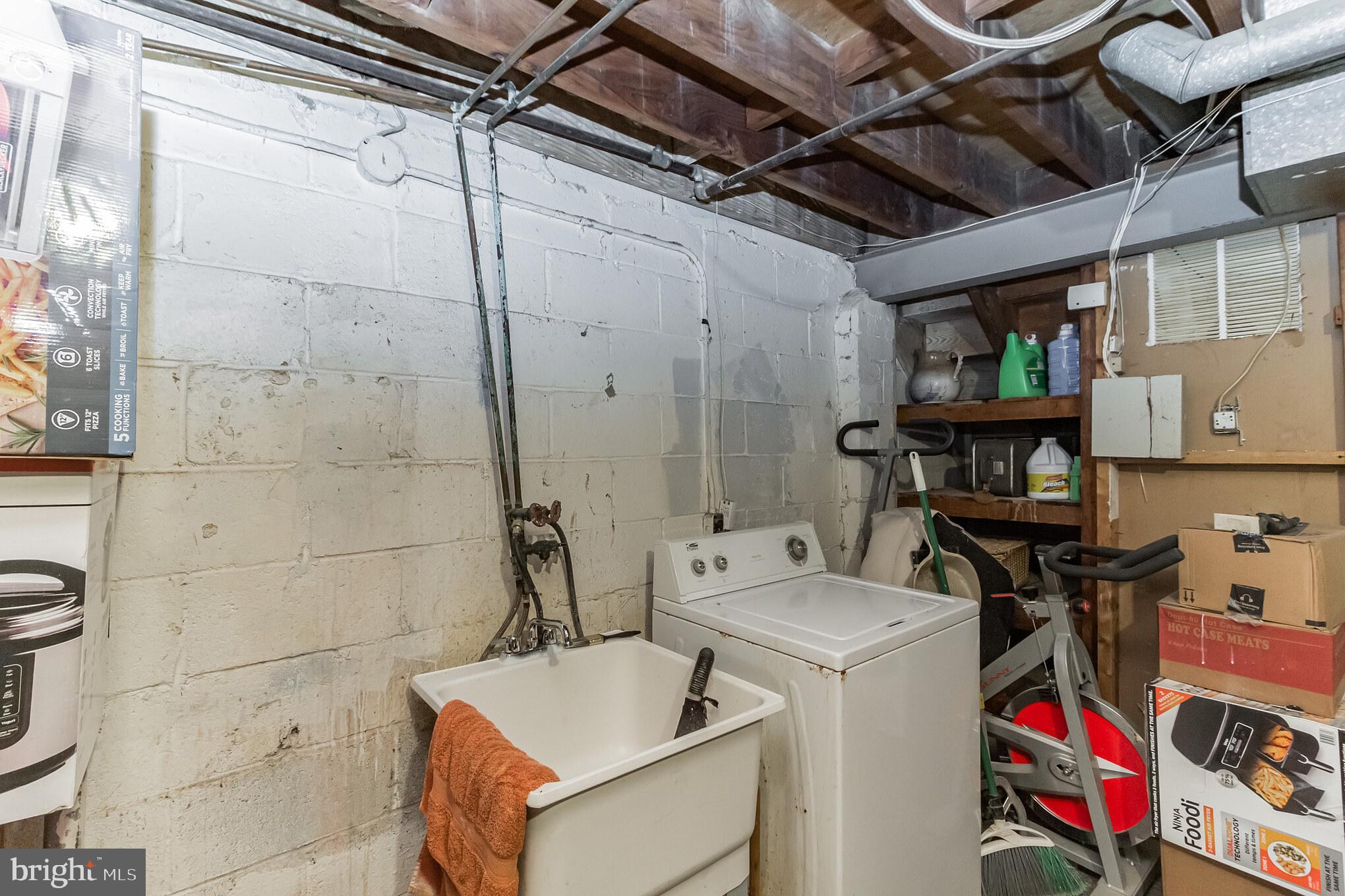 571 Brisbane Road Baltimore, MD 21229 - Photo 29 of 33
