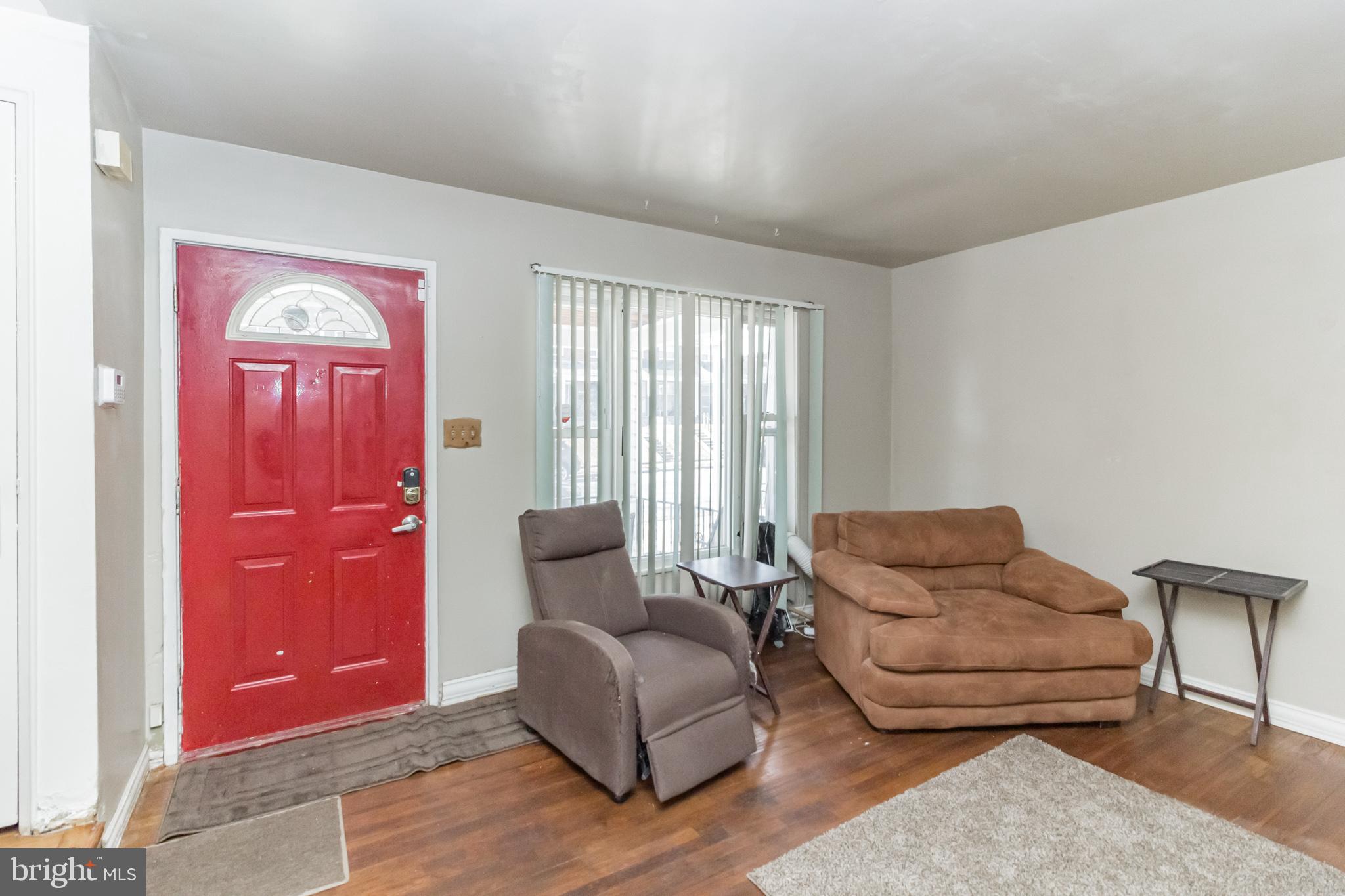 571 Brisbane Road Baltimore, MD 21229 - Photo 3 of 33