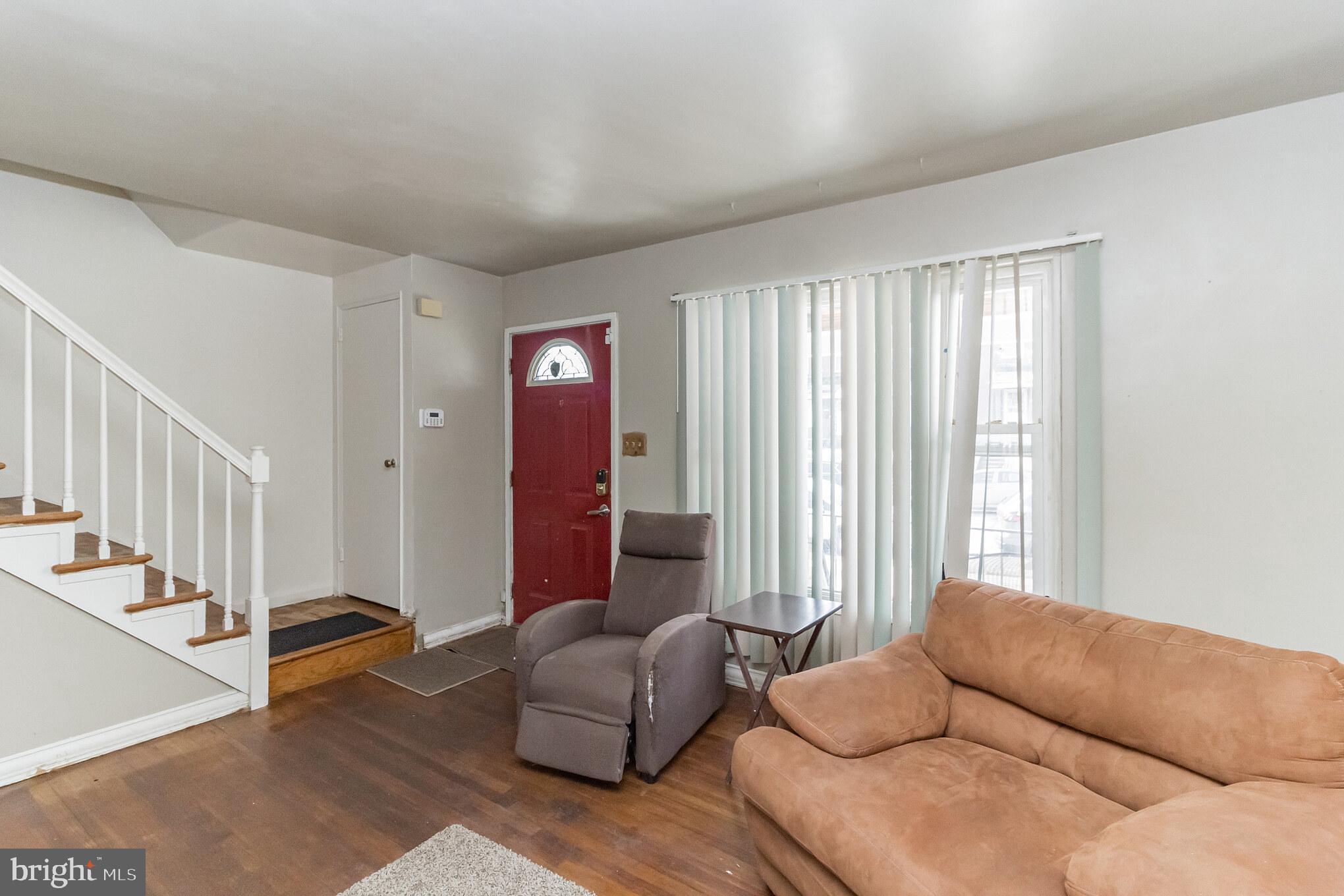 571 Brisbane Road Baltimore, MD 21229 - Photo 4 of 33