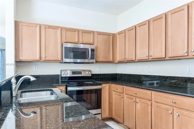 $3,000 | 17062 Southwest 95th Terrace, Miami, FL 33196