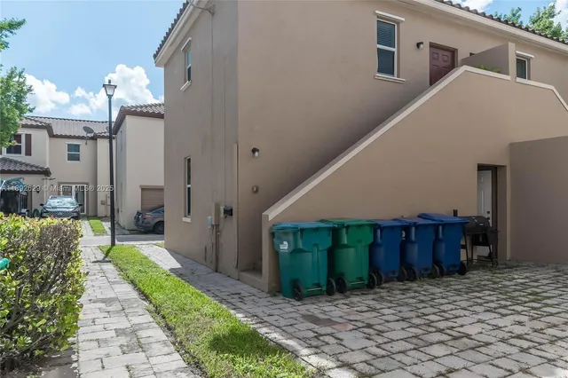 $3,000 | 17062 Southwest 95th Terrace, Miami, FL 33196