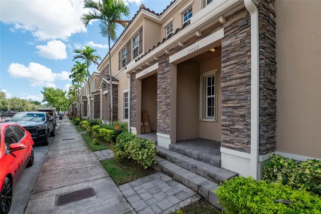 $3,000 | 17062 Southwest 95th Terrace, Miami, FL 33196