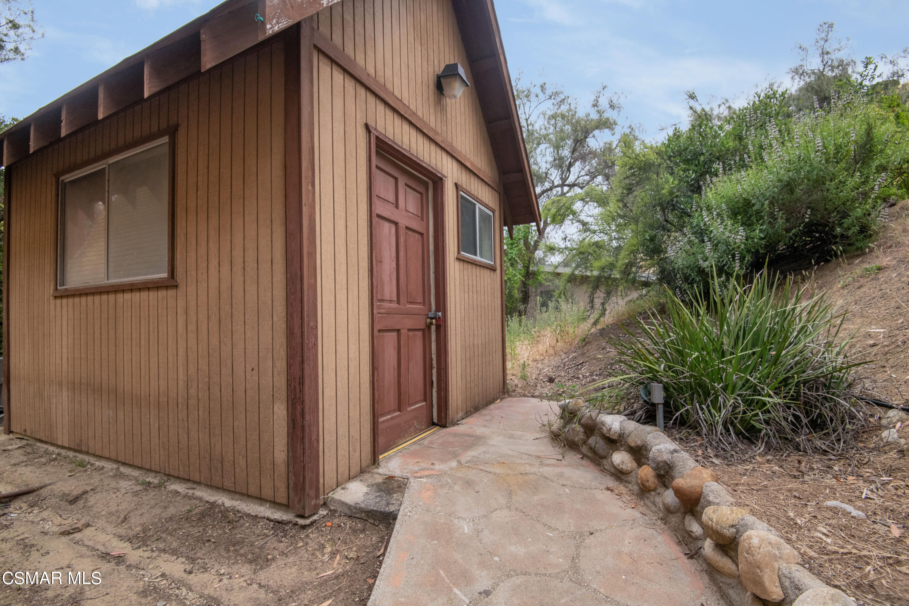 1024 Black Canyon Road Simi Valley, CA 93063 - Photo 31 of 31 a backyard of a house