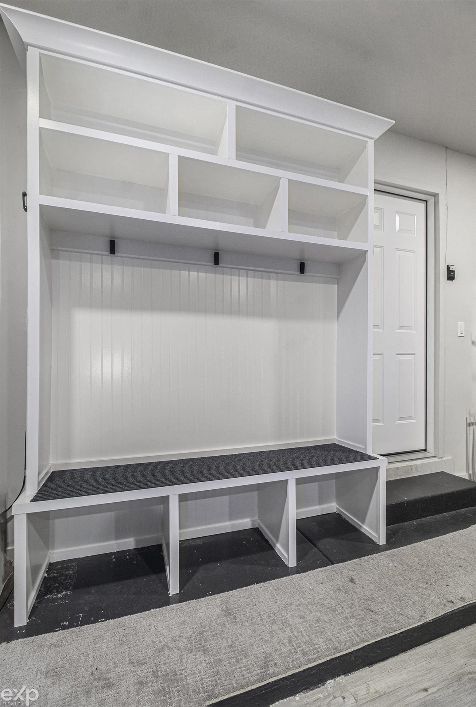 1563 Colony Drive Rochester, MI 48307 - Photo 19 of 28 Garage Built in locker