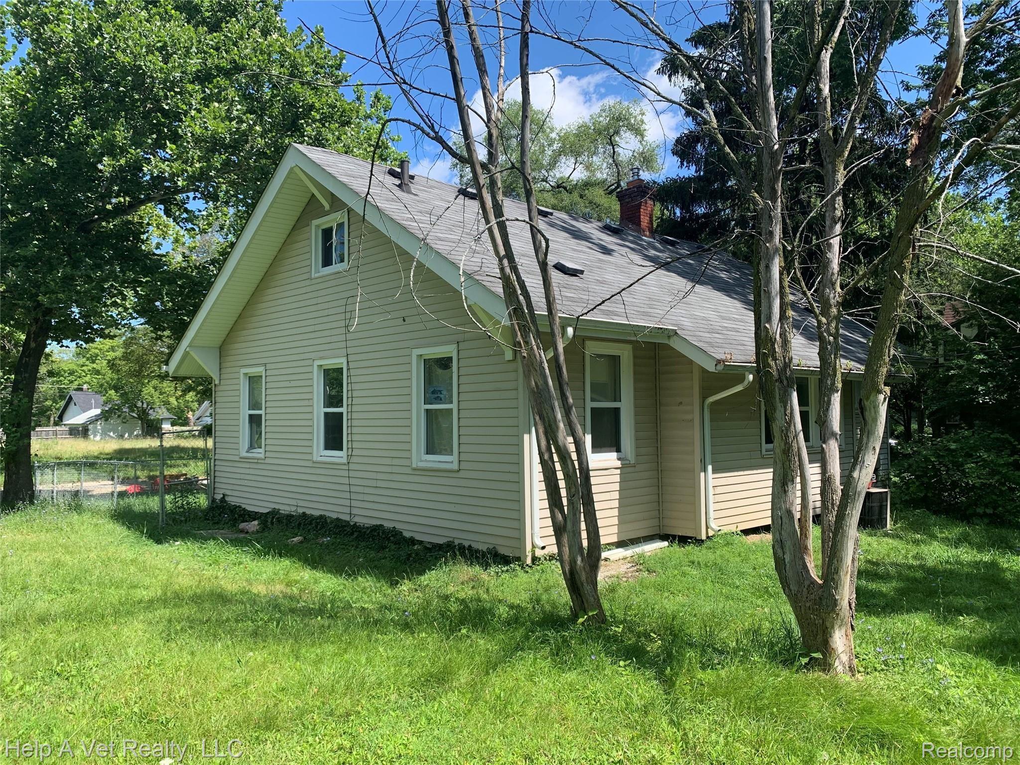 2021 Mackin Road Flint, MI 48504 - Photo 4 of 6 IMG_1989.JPG