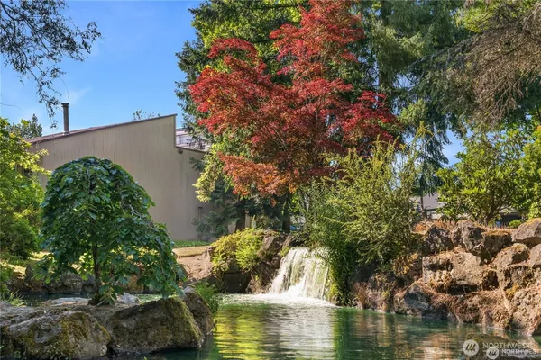 $390,000 | 6236 Northeast 137th Street, Unit 229, Redmond, WA 98052