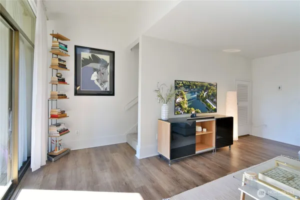 $390,000 | 6236 Northeast 137th Street, Unit 229, Redmond, WA 98052