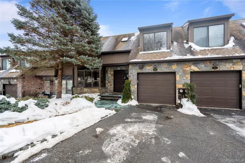 $1,788,000 | 16 Pony Circle, Roslyn Heights, NY 11577