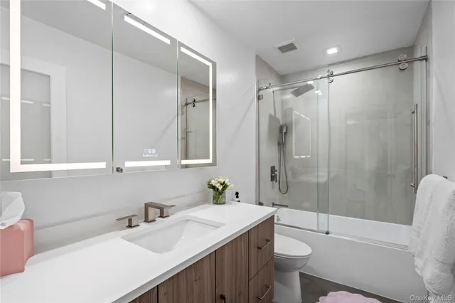 $1,788,000 | 16 Pony Circle, Roslyn Heights, NY 11577