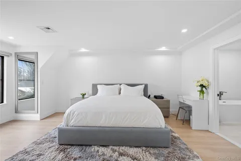 $1,788,000 | 16 Pony Circle, Roslyn Heights, NY 11577