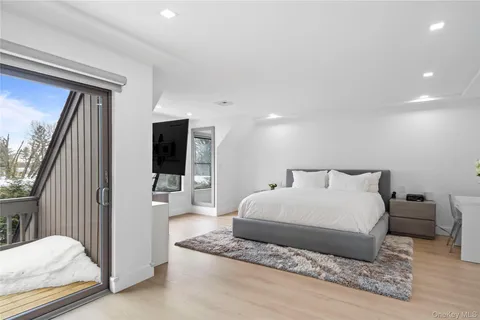 $1,788,000 | 16 Pony Circle, Roslyn Heights, NY 11577