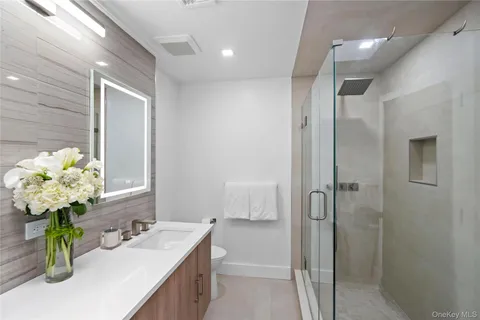 $1,788,000 | 16 Pony Circle, Roslyn Heights, NY 11577