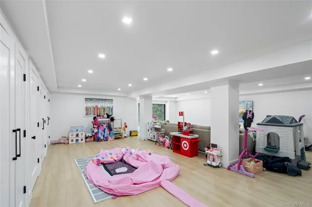 $1,788,000 | 16 Pony Circle, Roslyn Heights, NY 11577