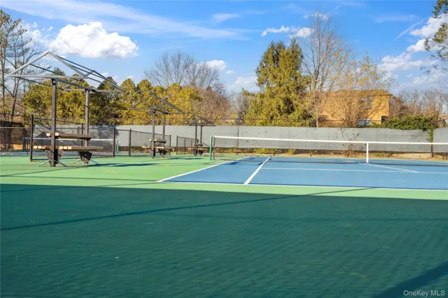 $1,788,000 | 16 Pony Circle, Roslyn Heights, NY 11577