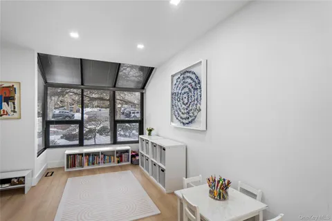 $1,788,000 | 16 Pony Circle, Roslyn Heights, NY 11577