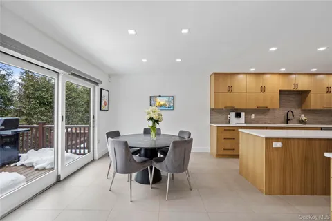 $1,788,000 | 16 Pony Circle, Roslyn Heights, NY 11577