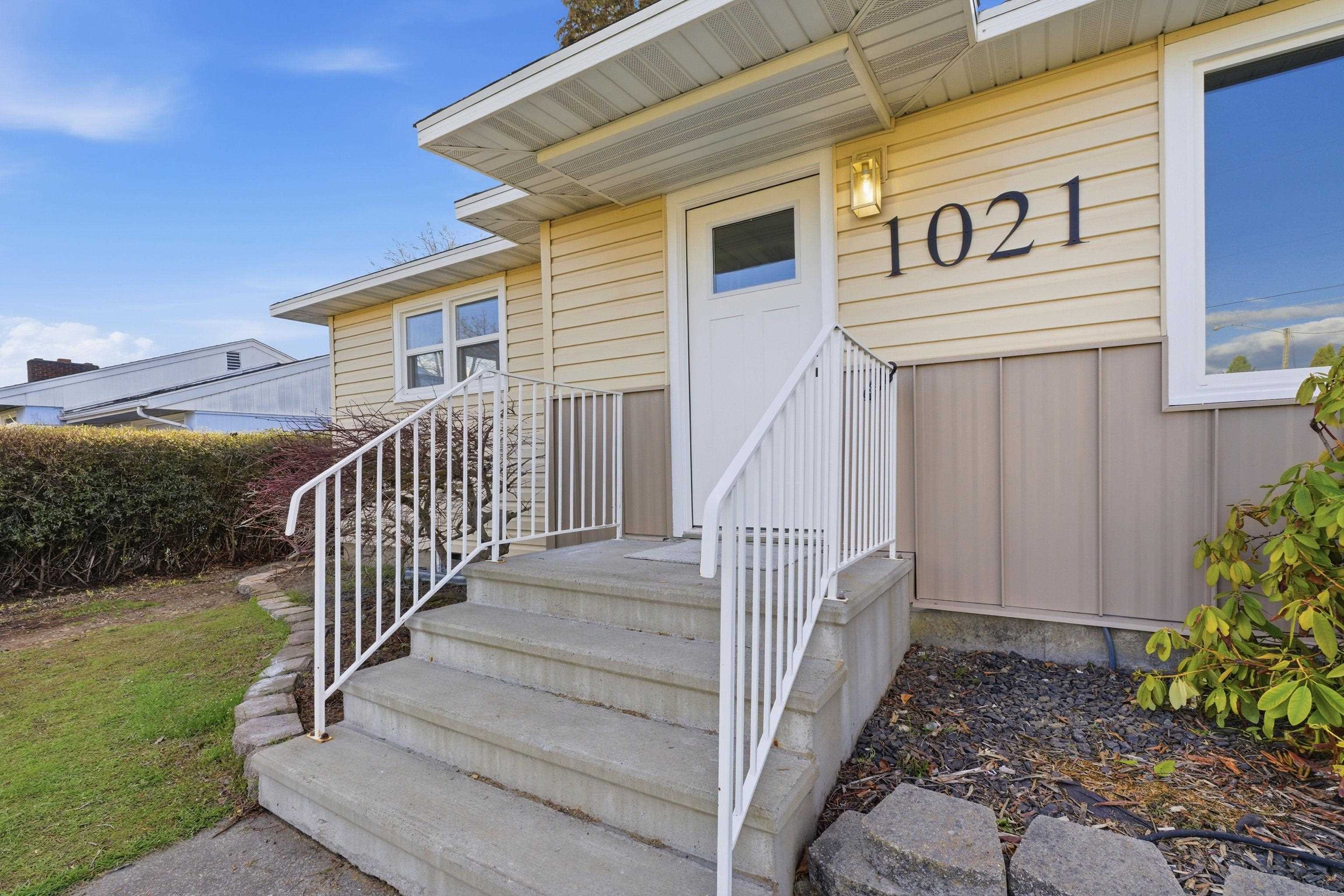 1021 North Willow Road Spokane Valley, WA 99206 - Photo 2 of 33