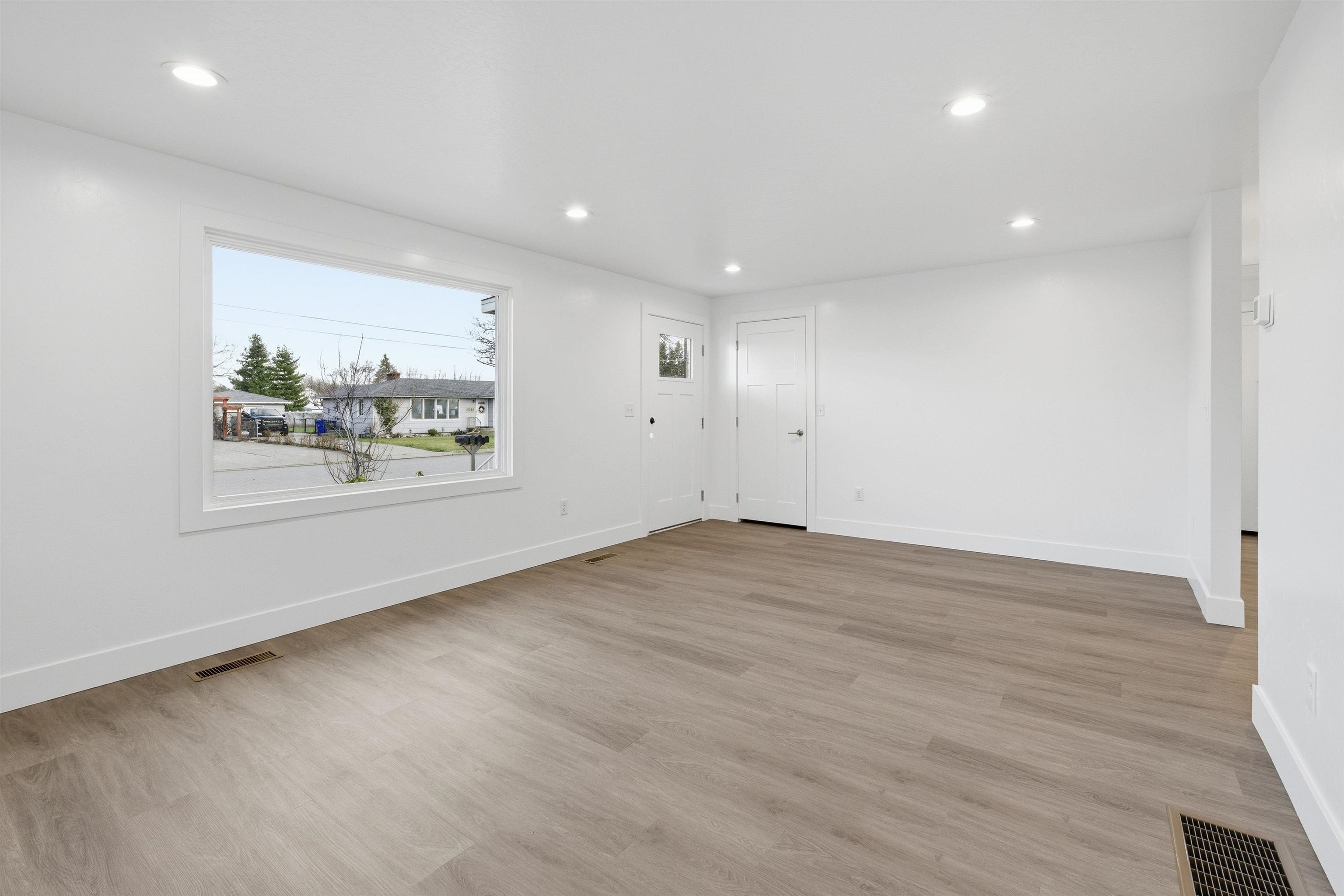 1021 North Willow Road Spokane Valley, WA 99206 - Photo 3 of 33