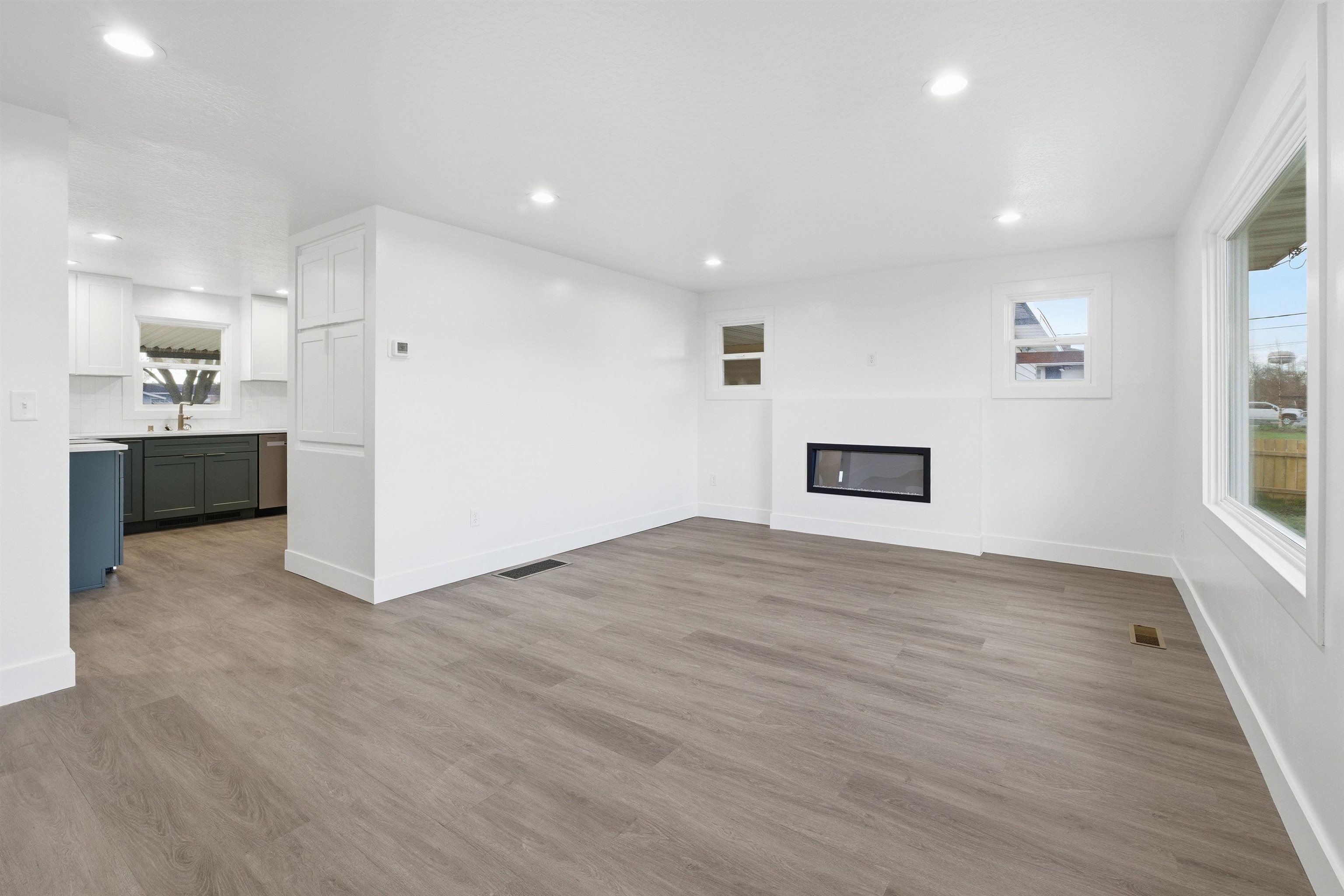 1021 North Willow Road Spokane Valley, WA 99206 - Photo 4 of 33