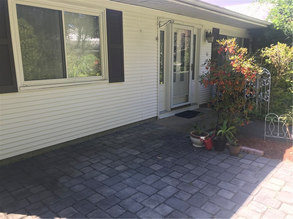 91 Fox Ridge Crescent Warwick, RI 02886 - Photo 2 of 48 Gallery Image 2