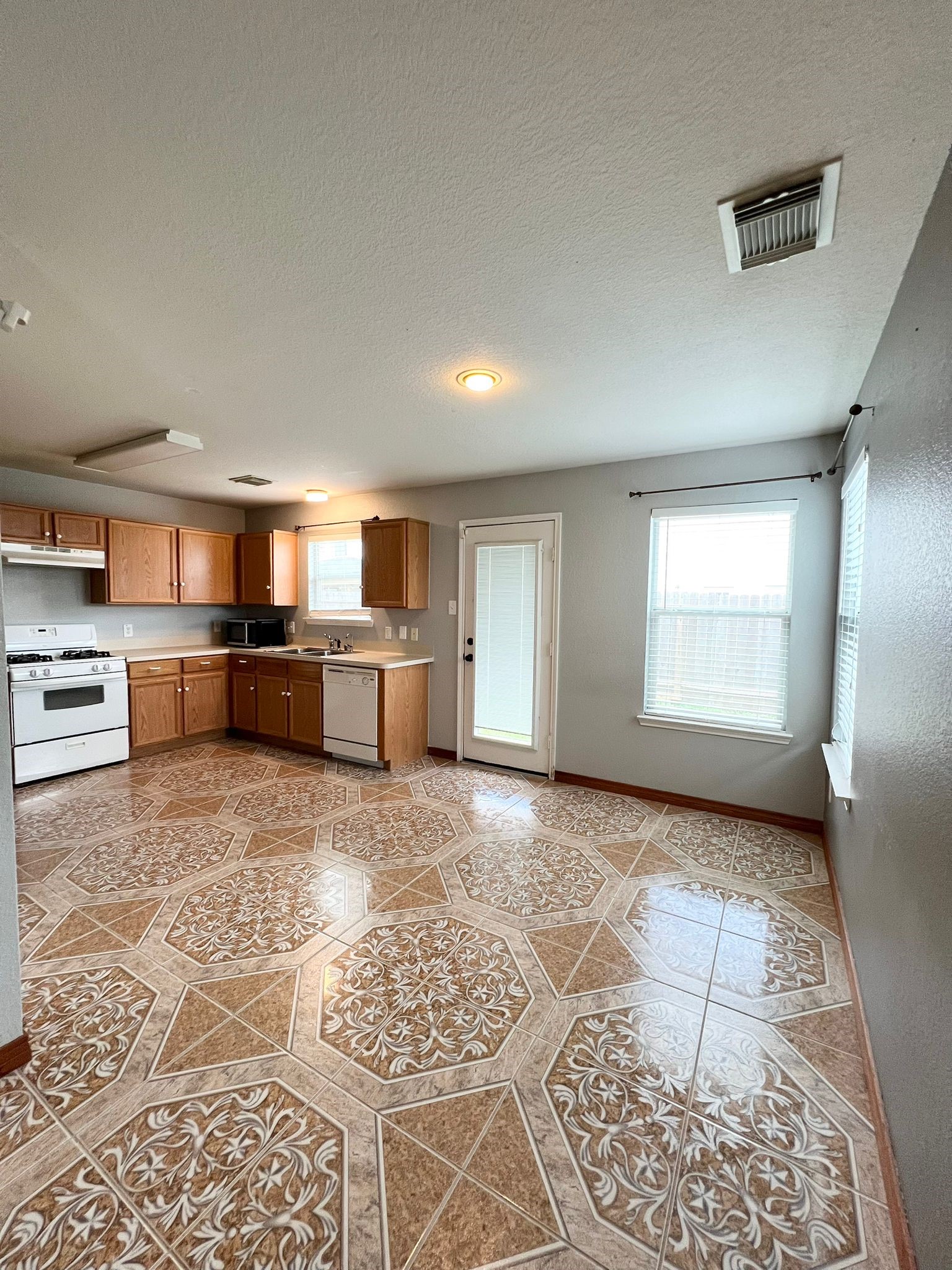15623 Red Pine Ridge Way Houston, TX 77049 - Photo 4 of 31