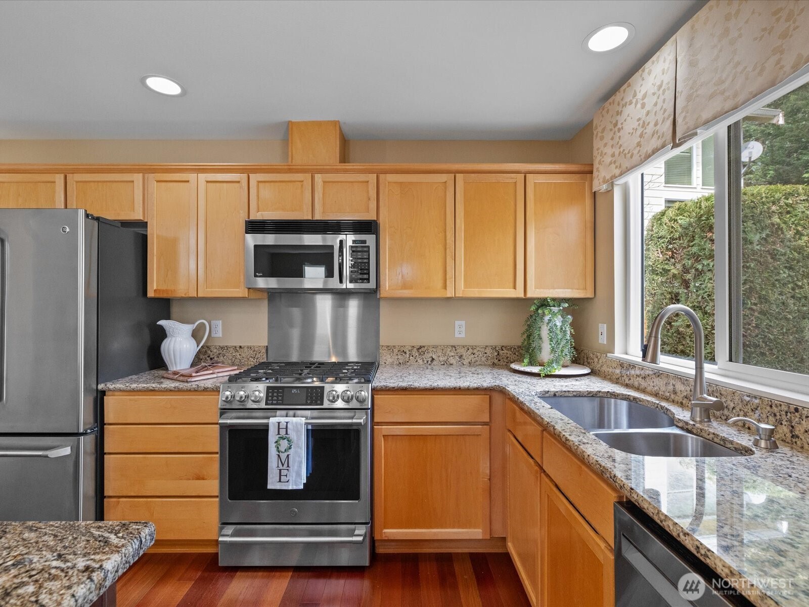 8902 Northeast 178th Street Bothell, WA 98011 - Photo 17 of 40