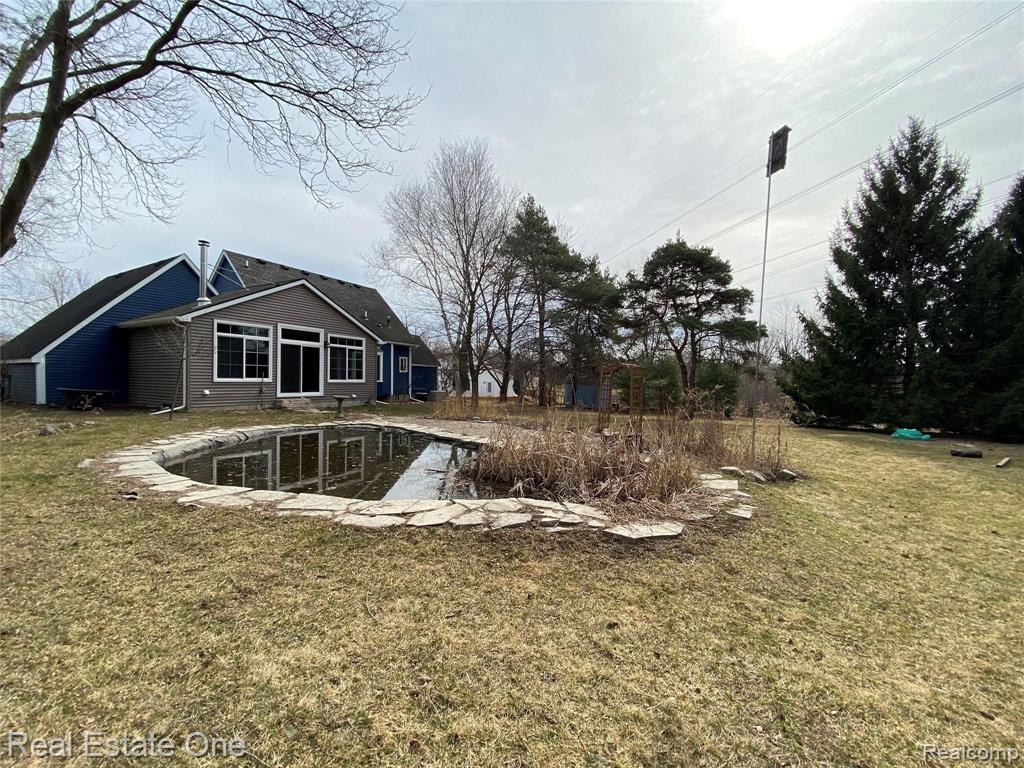 2752 Partridge Drive Rochester, MI 48306 - Photo 3 of 62