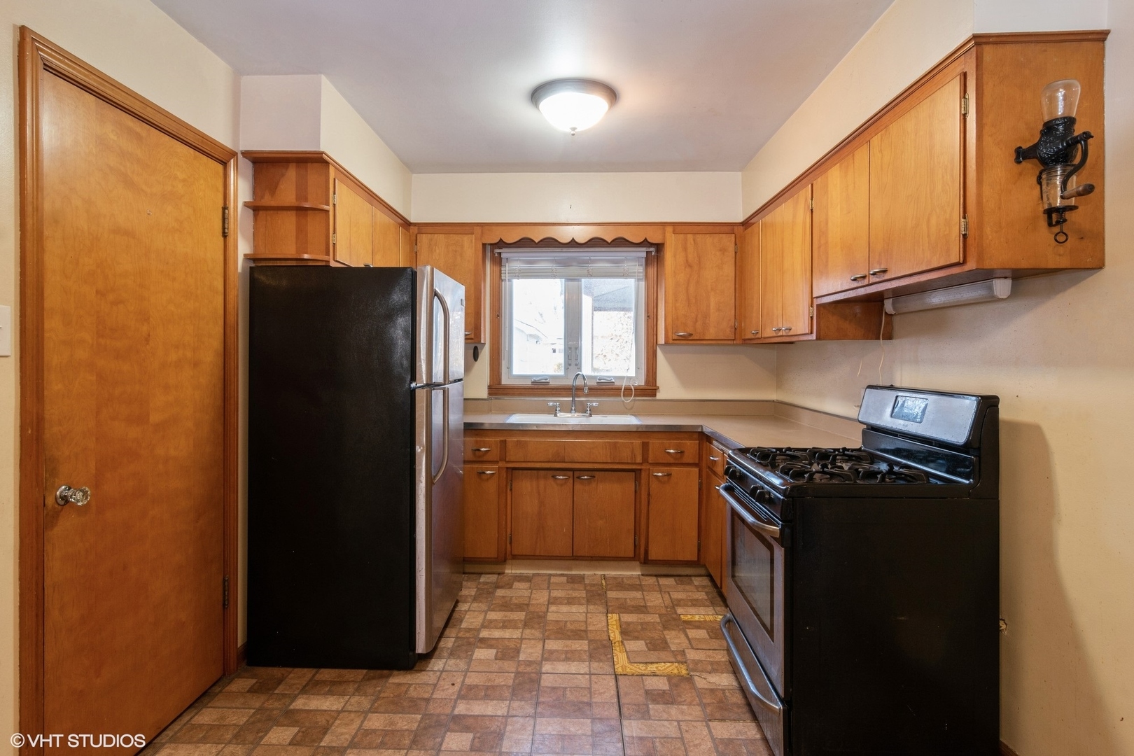 2226 South 8th Avenue North Riverside, IL 60546 - Photo 3 of 12