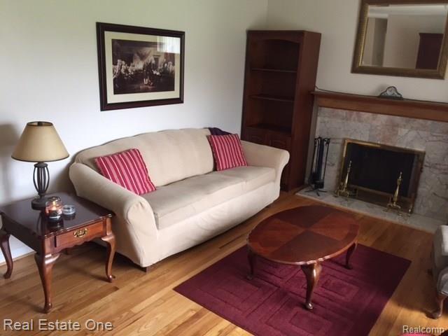 256 Brewster Road Rochester Hills, MI 48309 - Photo 2 of 25