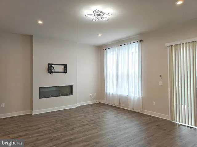 $3,850 | 2393 Liberty Loop, Herndon, VA 20171