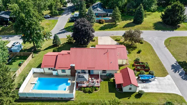 $390,000 | 710 East Boydston Mill Drive, North Webster, IN 46555