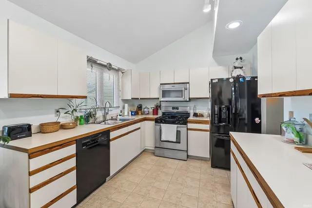 $390,000 | 710 East Boydston Mill Drive, North Webster, IN 46555