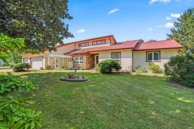 $390,000 | 710 East Boydston Mill Drive, North Webster, IN 46555